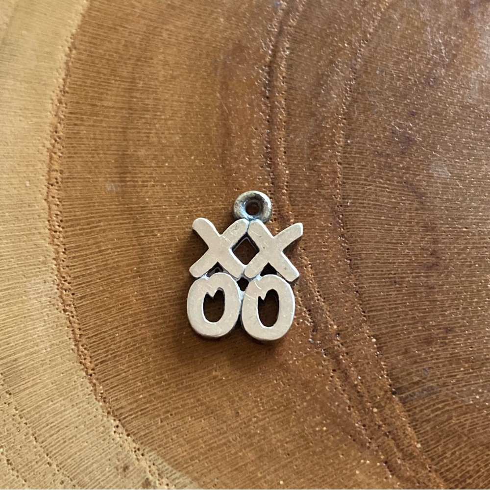 RETIRED James Avery XXOO charm, sterling silver ✨